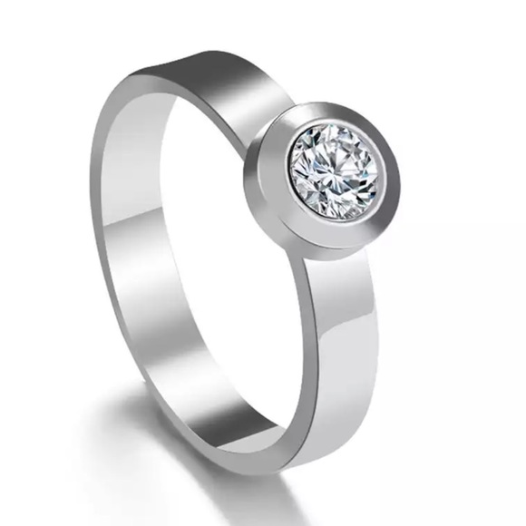 ✨✨NEW Stainless Steel Engagement Ring✨ - Picture 2 of 3